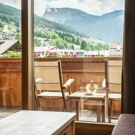 Arnaria Hotel 4*
